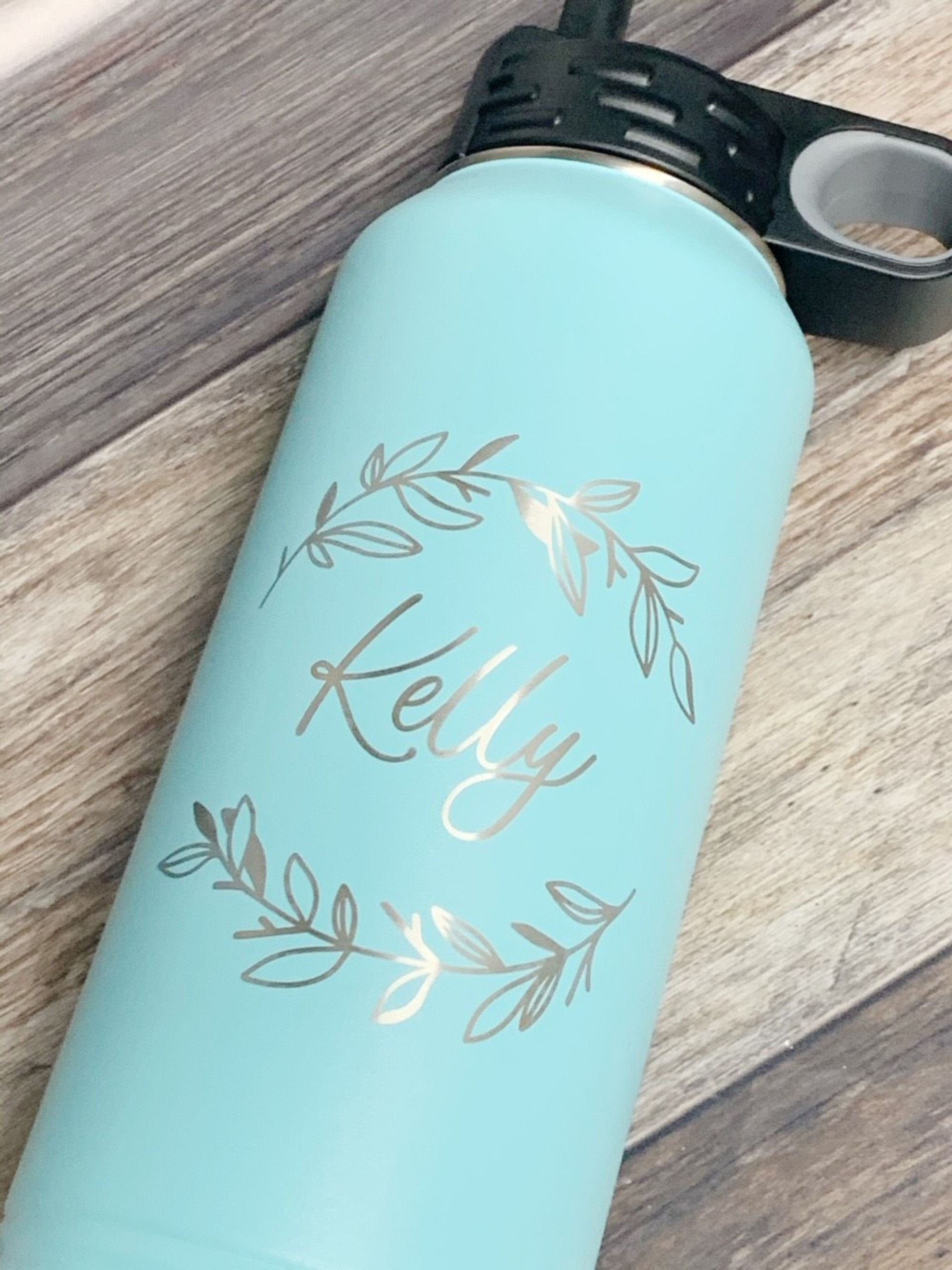Engraved 32 Oz Water Bottle Personalized With Name And Leaf Wreath